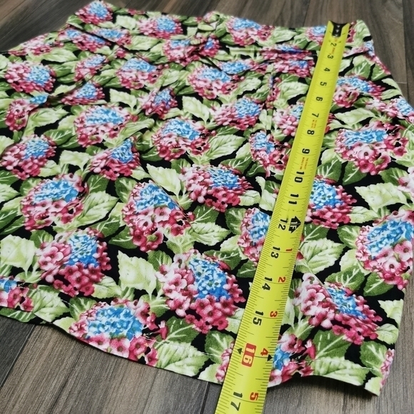 Floral Mini Pencil Cut Skirt - Picture 5 of 9